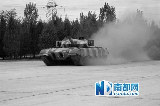 中国军校首次对中外记者开放（图）