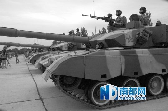 中国军校首次对中外记者开放（图）