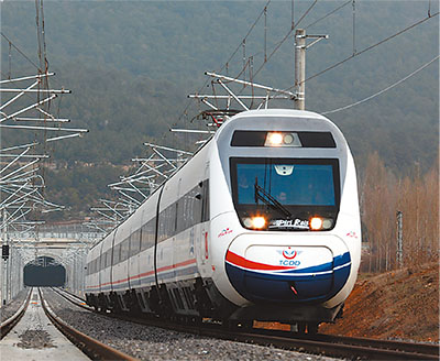 中国高铁试验列车快速通过土耳其安伊高铁36号隧道。资料图片（新华社发）
