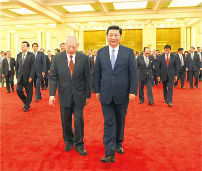 9月22日，国家主席习近平在北京人民大会堂会见以董建华为团长的香港工商界专业界访京团。
