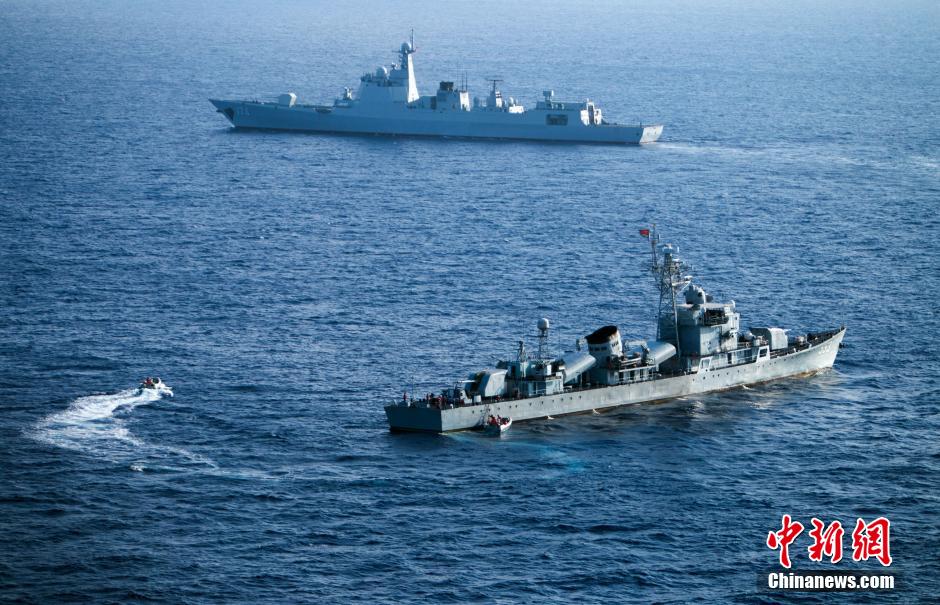 南海舰队远海训练编队组织特情处置演练