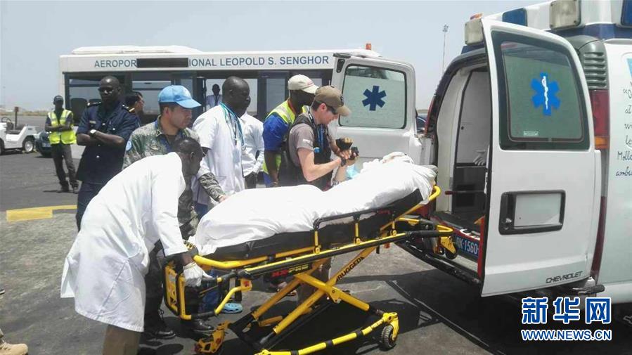 马里维和部队遇袭事件两名中国伤员抵达达喀尔接受治疗
