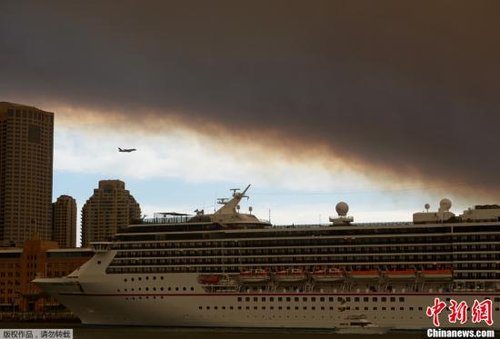 澳大利亚近百起山火肆虐 悉尼被橙色霾笼罩(图)