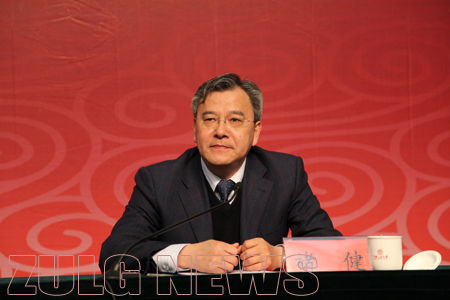 褚健