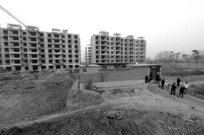 冯哲家是当地最后一间没有拆的民房。京华时报记者陶冉摄