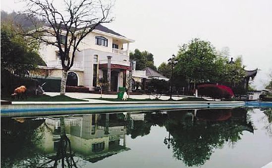 浙江村支书违建数千平别墅花园 亭台水榭俱全(图)