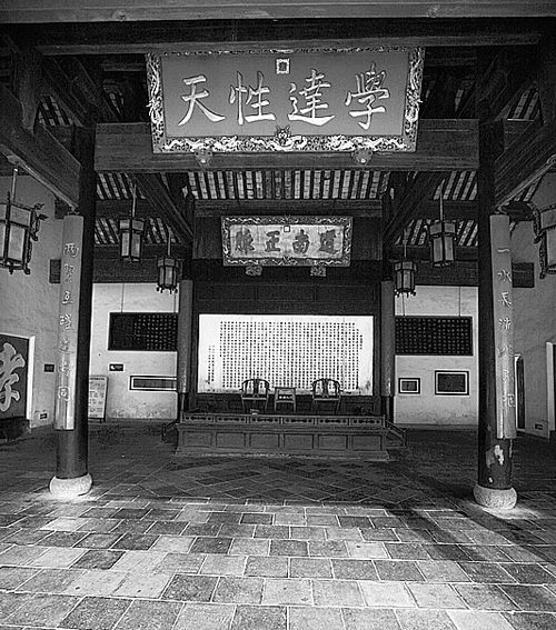 胡锦涛访问岳麓书院 院长为其讲解正门对联(图)