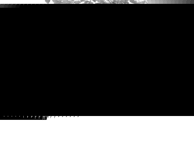 大图：污水流经下游灌溉水塘，产生大量泡沫。小图：黄显荣家还没卖出去的发黑稻谷。