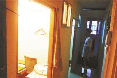 北青报记者昨日暗访发现，一户不到70平方米的一室一厅，居然隔成五间出租