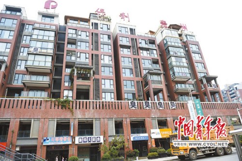 贵阳数个小区被恶臭笼罩1年看似美实则一个垃圾场