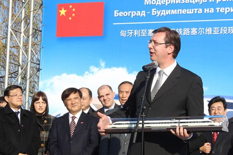 塞总理乘高铁受邀坐李克强旁边：我母亲看到很自豪