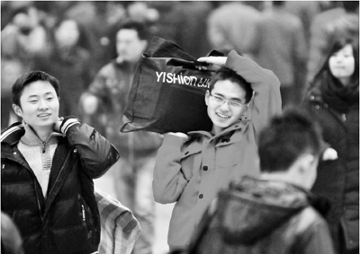 2亿多流动人口亟须制度关怀:"漂"在他乡 心何以"泊"