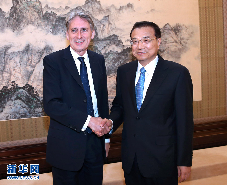 李克强会见英国外交大臣哈蒙德