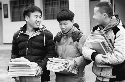 成为“新市民”还有哪些“坎” “进城上学”咋恁难