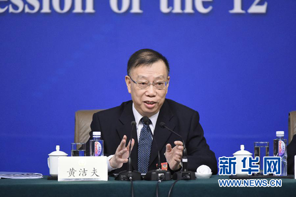 黄洁夫委员：医疗资源严重错配 2万多医院需＂外科手术＂