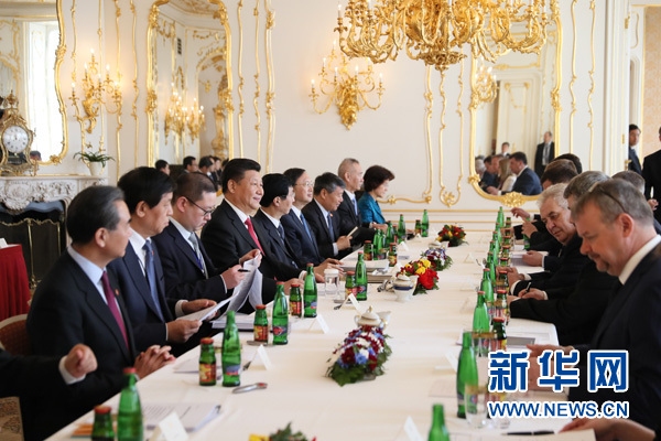 习近平同捷克总统举行会谈