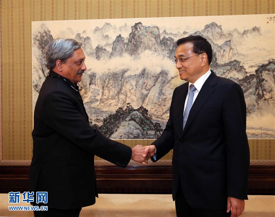 李克强会见印度国防部长帕里卡尔