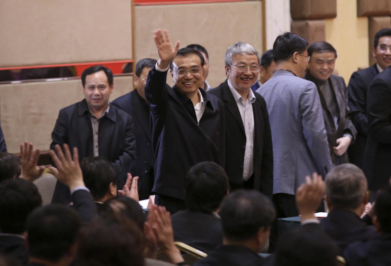 李克强在北大当场承诺出3个文件 教授们连鼓四次掌
