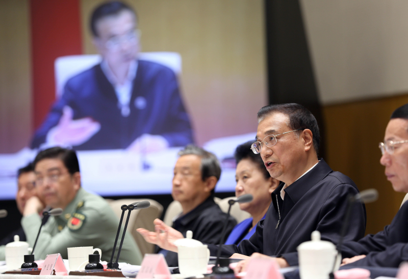 李克强：深化简政放权放管结合优化服务