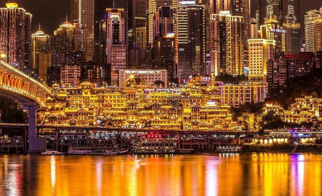 中国第五大经济城市重庆GDP突破23000亿:经济发展势头强劲